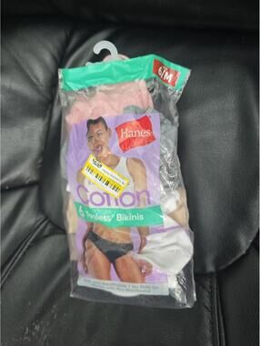 New from target women's tagless, bikini briefs size 6/m